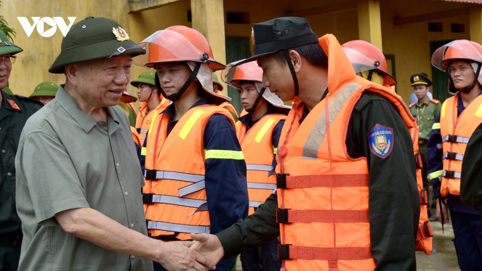 Top Party, State leader makes field trip to flood-hit areas in Tuyen Quang